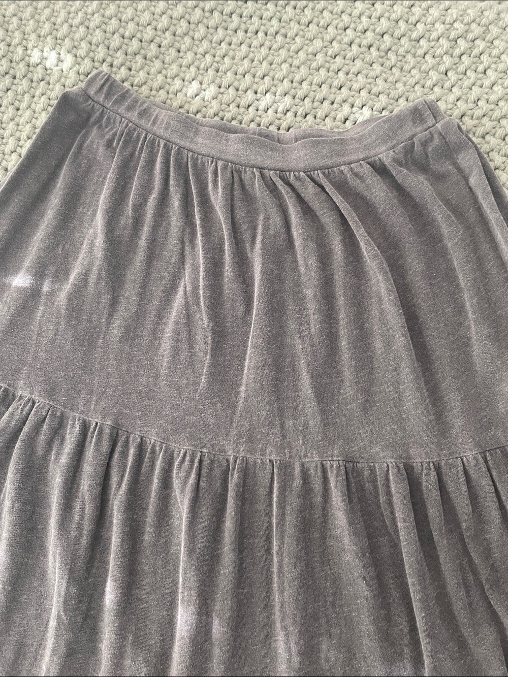 Evereve Tiered Maxi Skirt in Charcoal - Picture 3 of 6